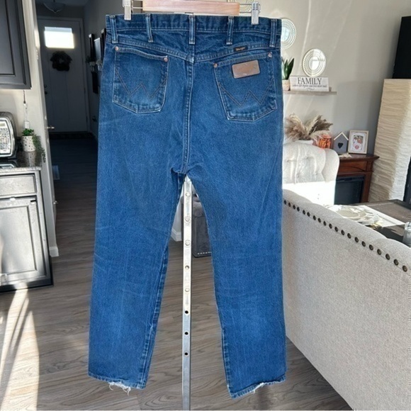 💋VTG Vintage Wrangler men’s distressed faded wallet pocket blue jeans 👖 36x34 - Picture 6 of 13
